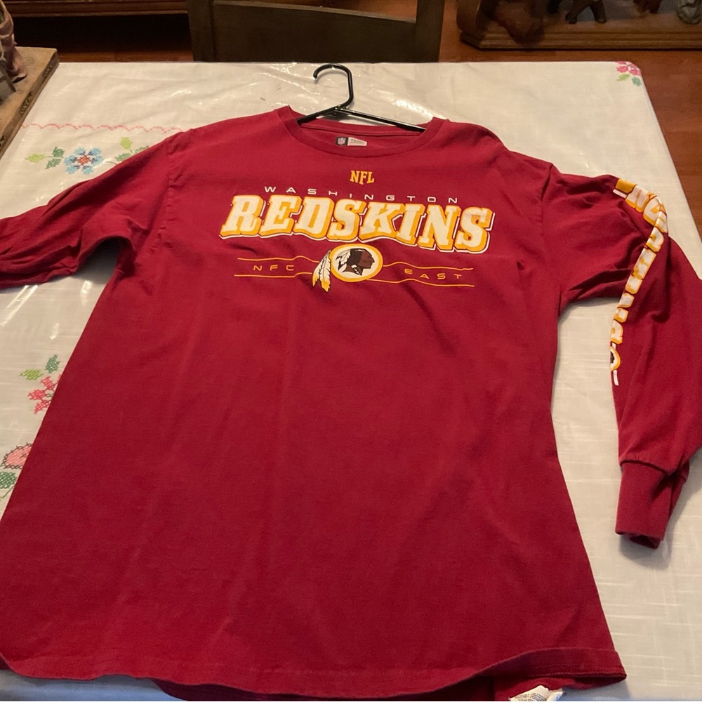 This a little long sleeve shirt, Washington Redskins